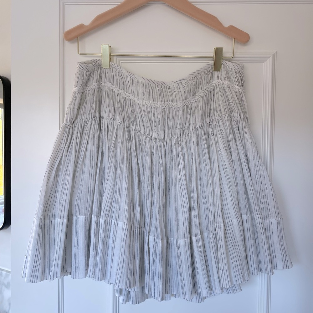 Vince - Variegated Stripe Pleat Skirt - size 6 | Optic White/ Black